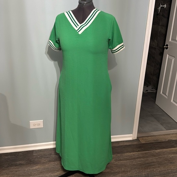 Dress - Picture 1 of 5